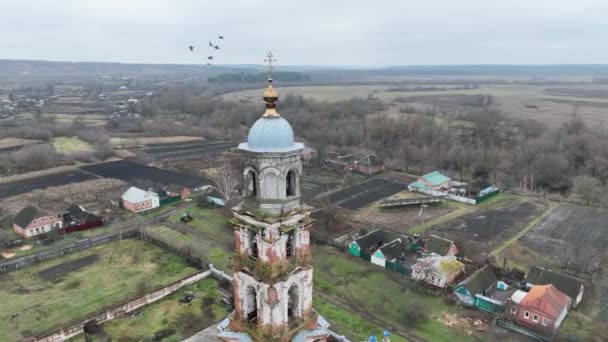 Biserica Veche Din Țară Peisaj Aerian — Videoclip de stoc
