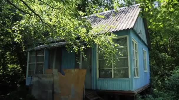 Centro Recreación Abandonado Casas Madera Bosque — Vídeo de stock