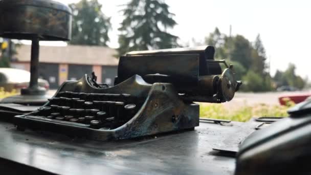 Primer Plano Una Máquina Escribir Teléfono Vintage Sobre Una Mesa — Vídeos de Stock