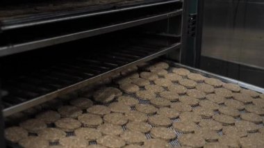 Doğal tatlı üretimi. Pasta şefi sana fırından kurabiye verecek..