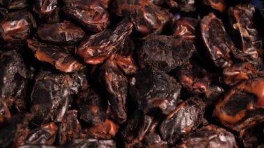 Kurumuş tarihler. Yakın plan, doğal şeker üretimi.