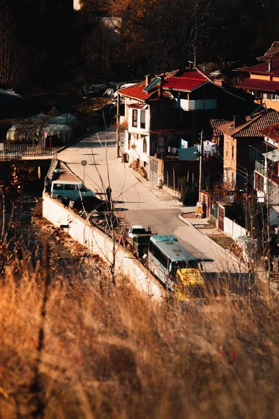 Breznitsa köyündeki ana caddenin görüntüsü.