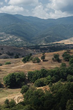 Güzel arka plan ve ön plan elementleriyle dengeli bir fotoğraf..