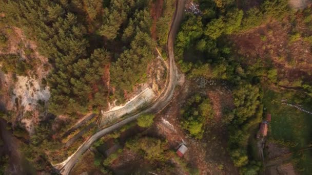 Videoclipul Dronei Merge Mai Departe Urmând Drumul Care Duce Munți — Videoclip de stoc