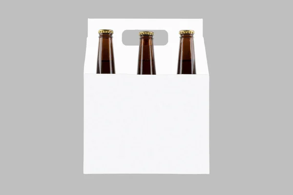 Caja Cerveza Sobre Fondo Gris — Foto de Stock