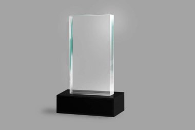 Boş boş cam ödül kupa modeli gri bir arkaplanda izole edilmiş. 3d oluşturma.