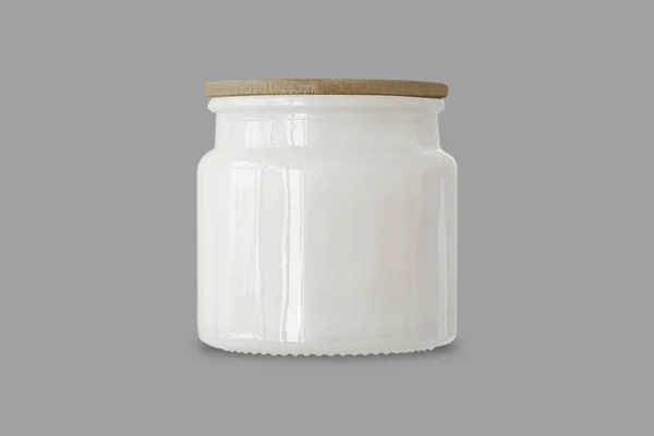 空白白色烛台玻璃瓶 有木制盖子 在灰色背景上隔离的模型模板 芳香蜡圆形矿泉蜡烛 现实的烛光元素设计 3D渲染 — 图库照片