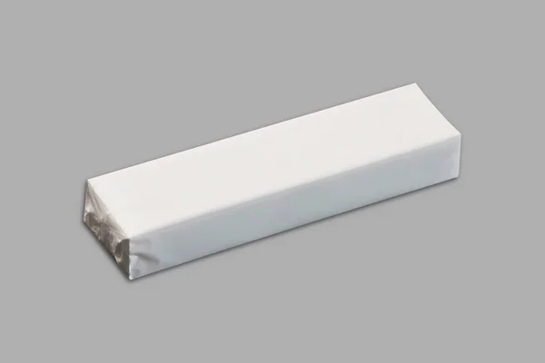 空白白箔饼干包装模型隔离在背景 3D渲染 — 图库照片