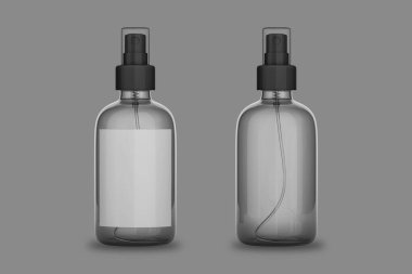 Arkaplanda izole edilmiş boş etiketli saydam sprey şişesi. Deri dezenfeksiyonu için spreyli tıbbi şişe..