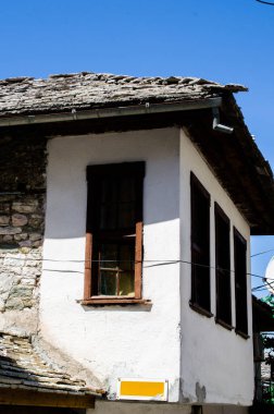 Arnavutluk 'un Cirokastra kentindeki eski geleneksel taş ev, stok fotoğrafı