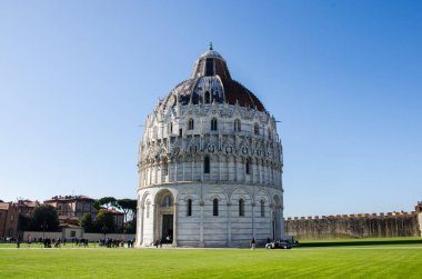 Pisa, İtalya, 2023. Pisa stok fotoğrafındaki Mucizeler Meydanı.