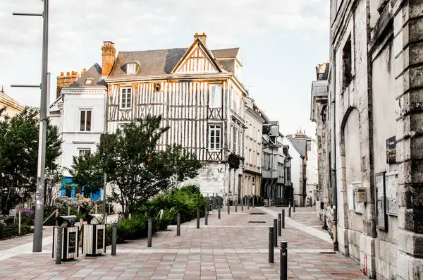 Fransa 'nın Old Town Rouen şehrinde güzel bir cadde