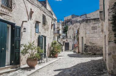 Matera, Puglia, İtalya 'daki eski taş şehir manzarası