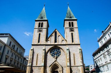 Saraybosna, Bosna ve Hercegovina, 14 Ağustos 2023. Sarayevo 'daki Kutsal Kalp Katedrali.