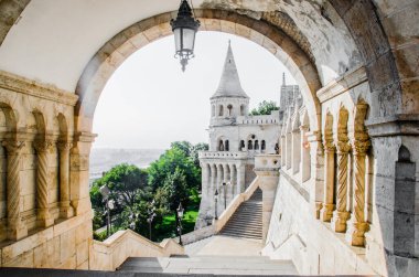 Ünlü balıkçı kalesi yazın, Budapeşte, Macaristan.