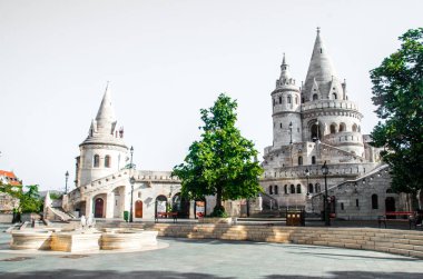 Fıskiyeli Meşhur Meydan Balıkçı Kalesi, Budapeşte, Macaristan.