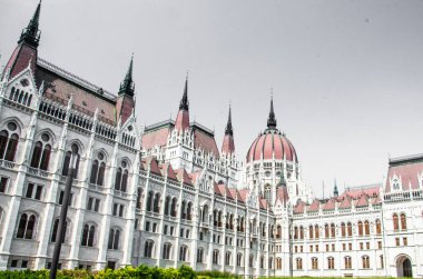 Budapeşte, Macaristan, 15 Ağustos 2023. Budapeşte Parlamentosu Tarihi Cephesi. 