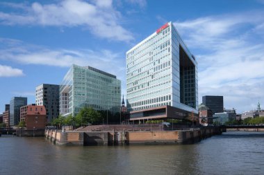Hamburg, Almanya - Eylül 2022: Henning Larsen tarafından tasarlanan HafenCity 'deki Ericusspitze' deki Der Spiegel karargahı
