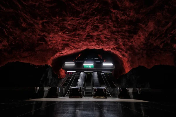スウェーデンのストックホルム 2022年9月 ストックホルムのSolna現代的な地下鉄駅トンネルバナ地下鉄システム — ストック写真