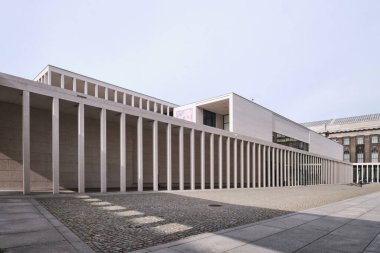 Berlin, Almanya - Eylül 2022: James Simon Gallery 'nin modern giriş binası, Berlin Müzesi Adası Ziyaretçi Merkezi