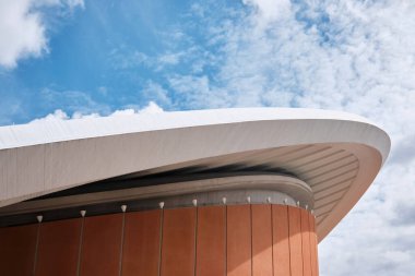 Berlin, Almanya - Eylül 2022: The Haus der Kulturen der Welt (Dünya Kültür Evi). Uluslararası çağdaş sanatların merkezidir..