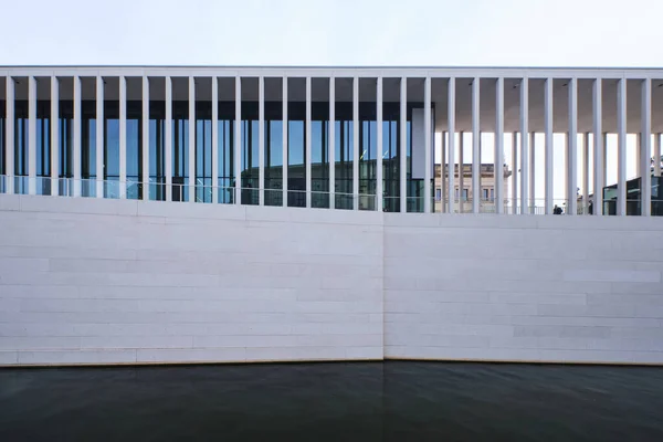 ベルリン ドイツ 2022年9月 チッパーフィールドによって設計されたジェームズ サイモン ギャラリー ベルリン博物館島ビジターセンターの近代的な入り口の建物 — ストック写真