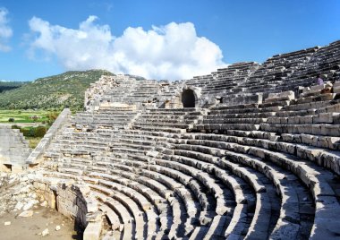 Antalya, Türkiye - Nisan 2014: Patara antik Roma tiyatrosu, antik Lycia şehri Patara 'nın kalıntıları