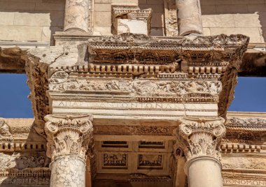 İzmir, Selcuk, Türkiye, Mayıs. 2018: Ephesus (Efes) Efes 'teki Celsus Kütüphanesi cephesinin ayrıntıları bir UNESCO Dünya Mirası sahası