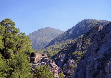 Olimpos, Antalya, Türkiye, Mayıs 2019: Antik Olimpos (Olympus) kentinin kalıntıları. Yüzbaşı Eudomos 'a ait lahit.