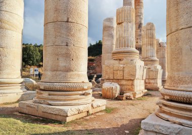 Manisa, Salihli, Türkiye, Eylül 2019: Artemis Tapınağı 'nın kalıntıları, Sardes (Sardis) Antik Şehir Sardes, Lydian Devleti' nin başkentidir.