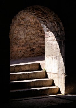 Bergama, Türkiye, Eylül 2018: Roma kenti Pergamon 'daki Telesphorus Tapınağı' na yeraltı geçidi. Asklepion bir sığınak ve spa merkezi arasındaydı.