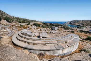 Data, Mugla, Türkiye, Eylül 2021: Knidos 'taki yuvarlak tapınağın görüntüsü. Datca 'daki antik Yunan kenti Knidos' un arkeolojik sahası