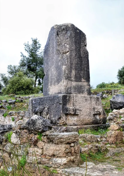 アンタルヤ トルコ 2014年5月 Xanthos古代都市 Xanthosの古代都市で記念碑的な石の碑文 カスのレトゥン リシアの首都 — ストック写真