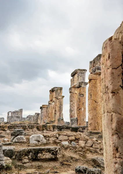 2019年10月10日 土耳其 Denizli Pamukkale Necropolis View Hierapolis 是一座古希腊城市 位于古典弗瑞吉亚阴天 — 图库照片