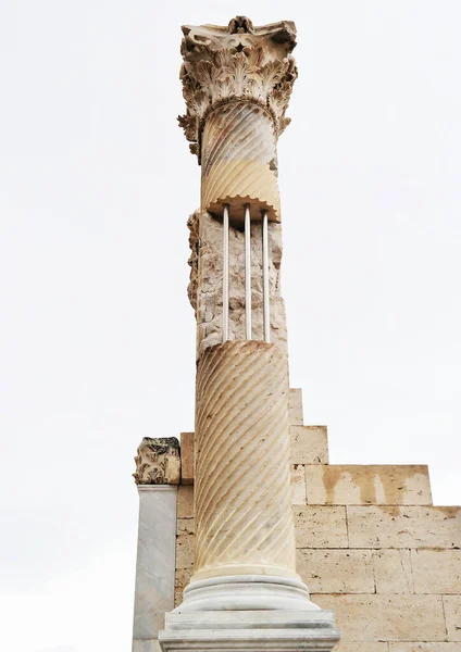 Laodikeia Denizli Turcja Wrzesień 2018 Odbudowa Kolumny Świątyni Starożytnego Miasta — Zdjęcie stockowe