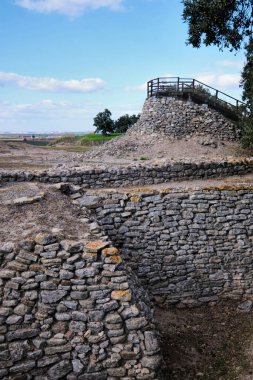 Çanakkale, Türkiye, Mayıs 2021: Antik Truva Şehri kalıntıları. UNESCO dünya mirası sahası