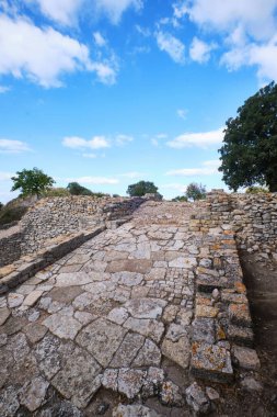 Çanakkale, Türkiye, Mayıs 2021: Antik Truva Şehri kalıntıları. UNESCO dünya mirası sahası