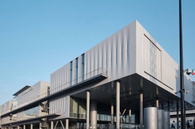 İstanbul, Türkiye - 15 Mart 2022: İstanbul Modern Çağdaş Sanat Müzesi 'nin Galataport ilçesindeki yeni binasının ön yüzü. Renzo Piano tarafından tasarlandı, RPBW Mimarlar 