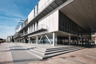 İstanbul, Türkiye - 17 Aralık 2022: İstanbul Modern Sanat Müzesi 'nin mimari detayları Galataport ilçesinde yer alıyor. Renzo Piano tarafından tasarlandı, RPBW Mimarlar 