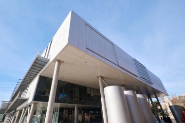 İstanbul, Türkiye - 17 Aralık 2022: İstanbul Modern Sanat Müzesi 'nin mimari detayları Galataport ilçesinde yer alıyor. Renzo Piano tarafından tasarlandı, RPBW Mimarlar 