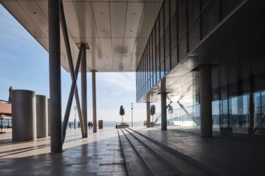 İstanbul, Türkiye - 17 Aralık 2022: İstanbul Modern Sanat Müzesi 'nin mimari detayları Galataport ilçesinde yer alıyor. Renzo Piano tarafından tasarlandı, RPBW Mimarlar 