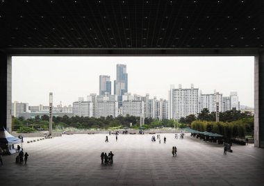 Seul, Güney Kore - Mayıs 2019: Müze binasının kamu meydanı. Ulusal Kore Müzesi plazayla kaplı.