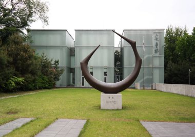 Seul, Güney Kore - Mayıs 2019: Namsan Park, Seul 'deki Ahn Jung-geun Anıt Müzesi. Ahn Jung-geun ünlü bir Kore bağımsızlık eylemcisidir.
