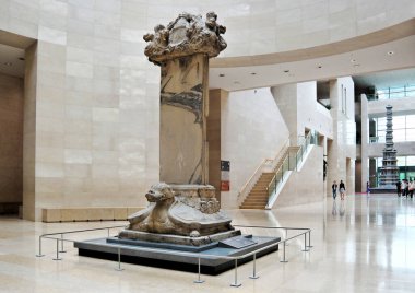 Seul, Güney Kore - Mayıs 2019: Kore Ulusal Müzesi 'nde Budist öğretici wollang için Stele. Kaplumbağa heykeli üzerindeki Stela