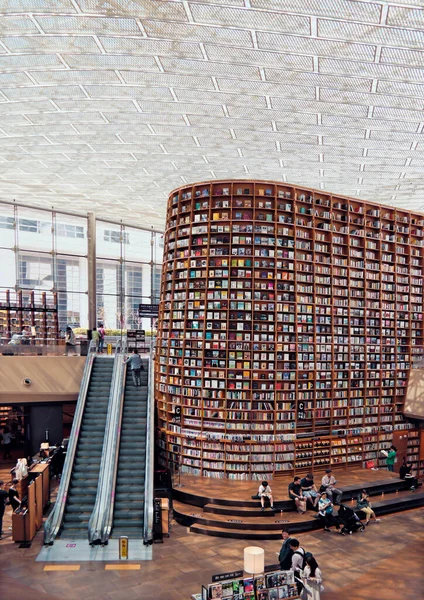 Seoul Corea Del Sud Maggio 2022 Incredibile Vista Enormi Librerie — Foto Stock