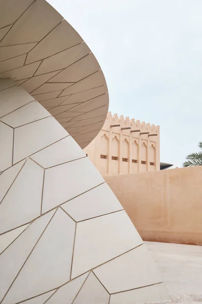 卡塔尔多哈 2023年4月 卡塔尔国家博物馆的谢赫 阿卜杜拉 贾西姆 阿勒萨尼宫殿和由Jean Nouvel设计的现代博物馆建筑 — 图库照片