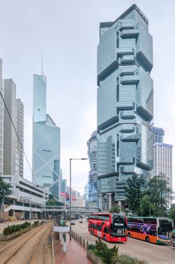 Hong Kong, Çin - 10 Nisan 2023: The Lippo Centre and Bank of China Building, Queensway Road, Downtown