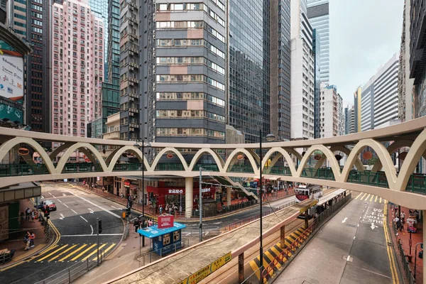 香港特区 2023年4月 铜锣湾环状行人天桥或宜禾街圆形天桥 — 图库照片
