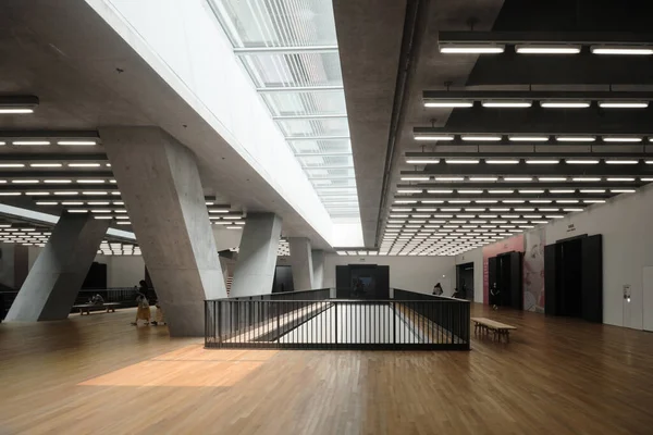 2023年4月10日 ヘルツォーク ムーロンによって設計された西九龍文化地区のMプラス博物館の内部 — ストック写真