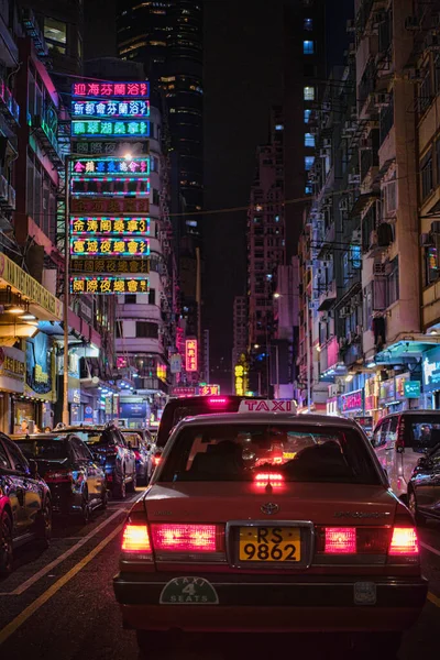 Mong Kok Hong Kong Nisan 2023 Geleneksel Kırmızı Taksi Renkli — Stok fotoğraf